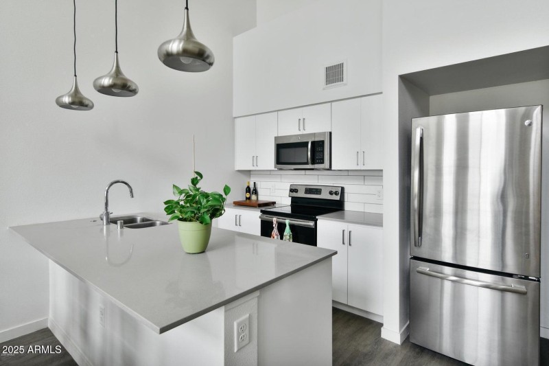 1130 N 2nd Street #401