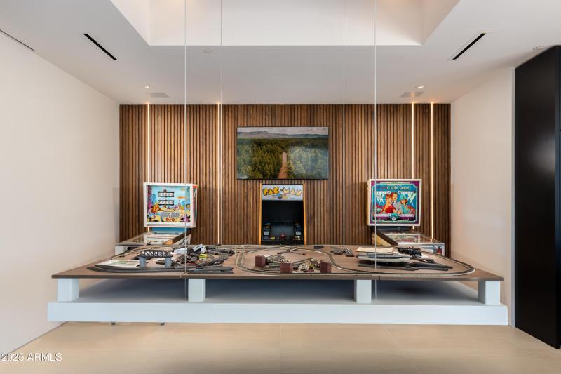 CUSTOM TRAIN STATION