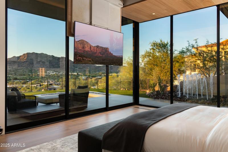 CUSTOM CEOING TV MOUNT