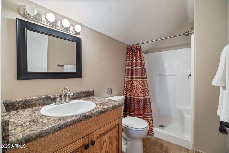 Bedroom3's bath-Bath2