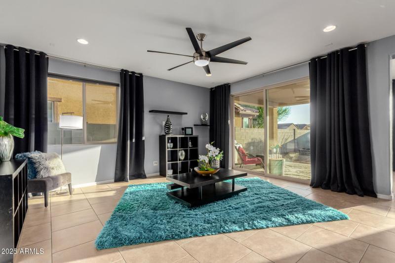 cozy and bright livingroom