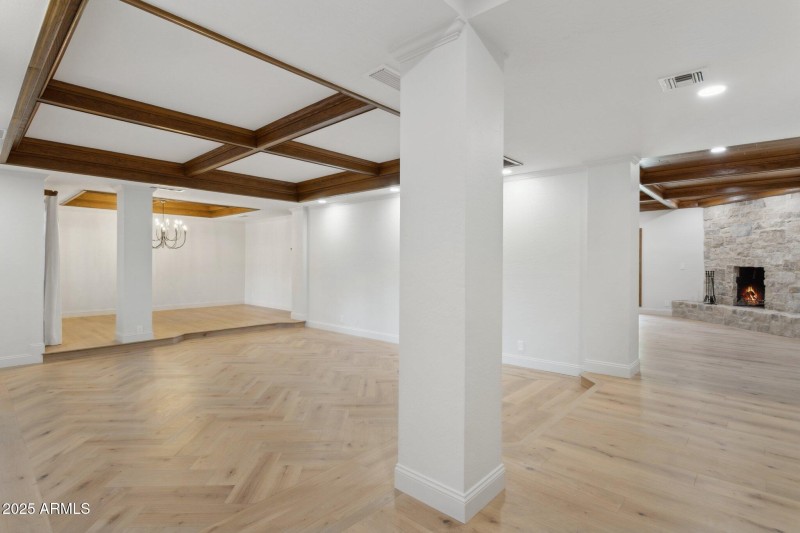 9-web-or-mls-230-w-morten-ave