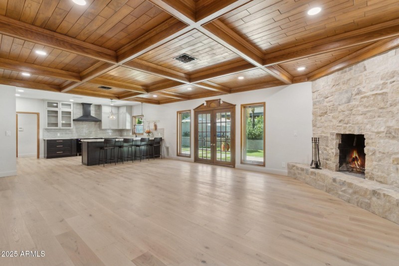 18-web-or-mls-230-w-morten-ave