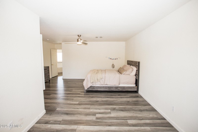 MasterBedRm-Upstairs-4