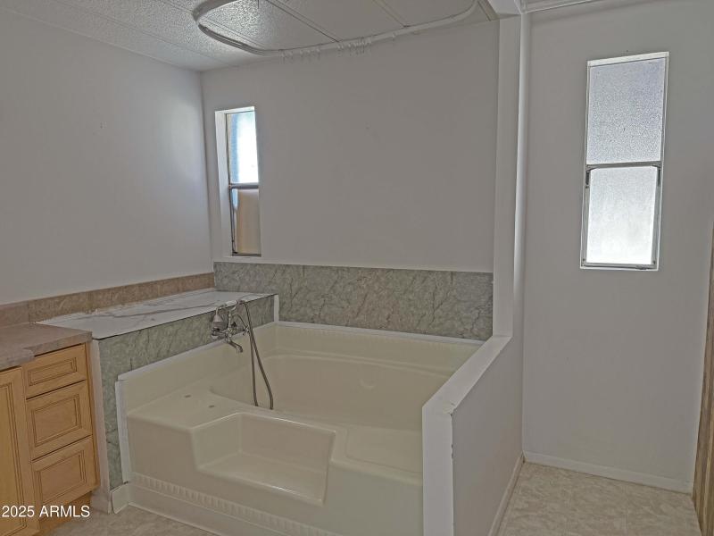 16 Soaking tub primary bath