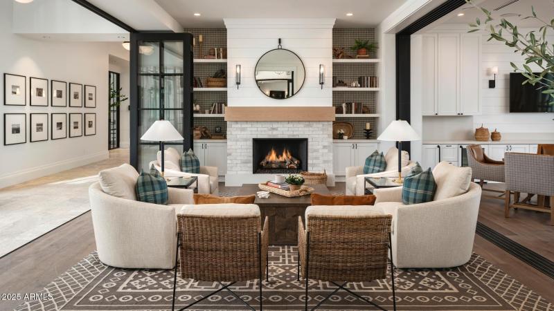 Sterling_Grove_Clubhouse_Living_0041_con