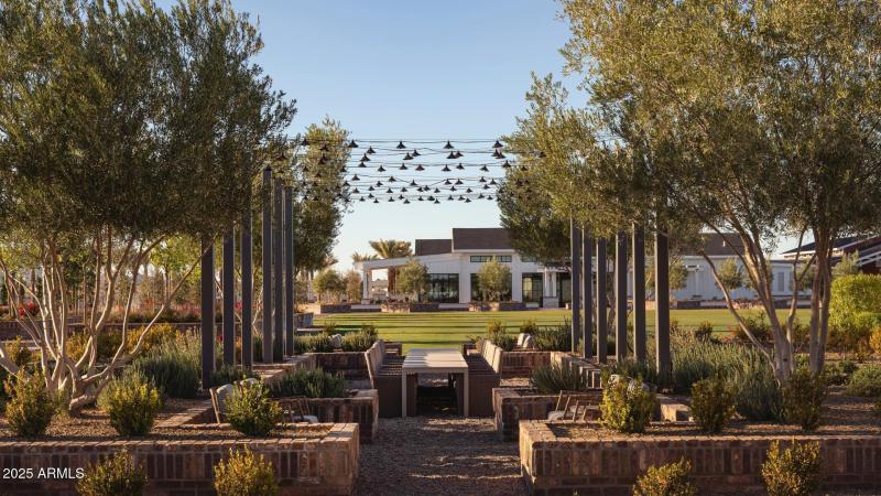 Sterling_Grove_Clubhouse_Yard_2776_conve