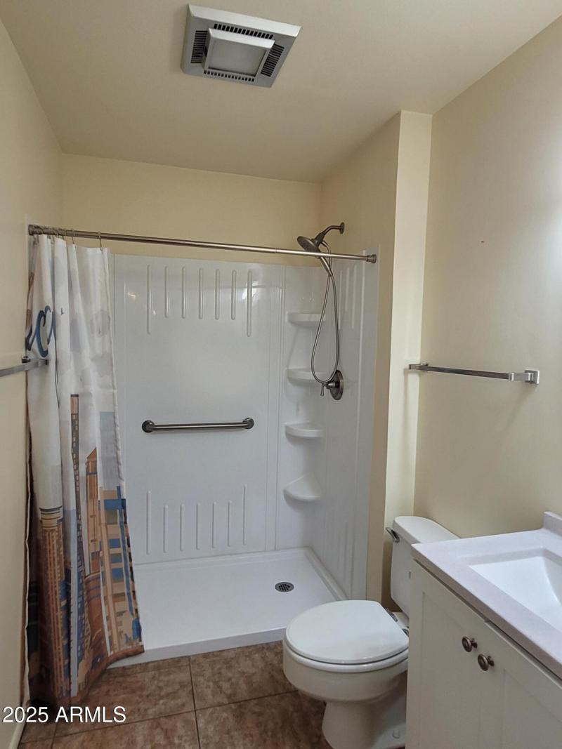 SHARED BATHROOM VIEW 1