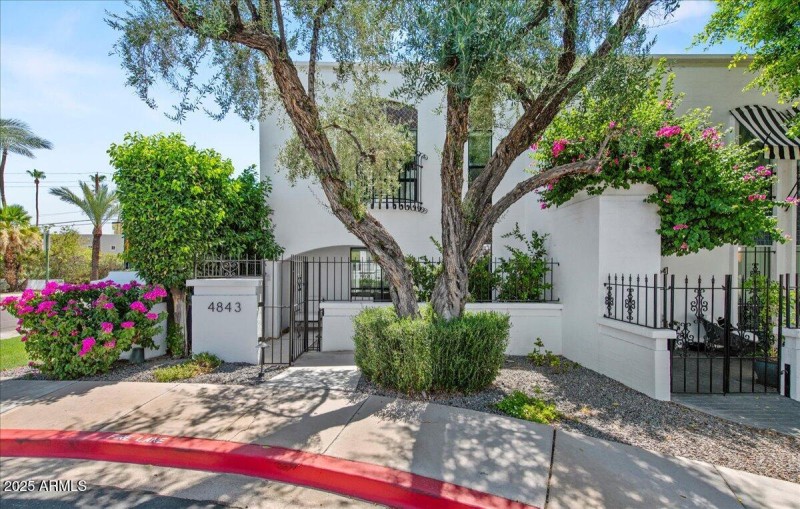 01-4843 N 72nd Way 32