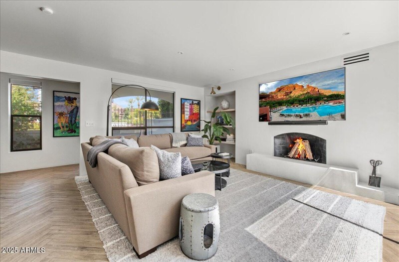 05-4843 N 72nd Way 03