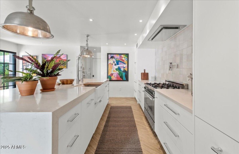 10-4843 N 72nd Way 08