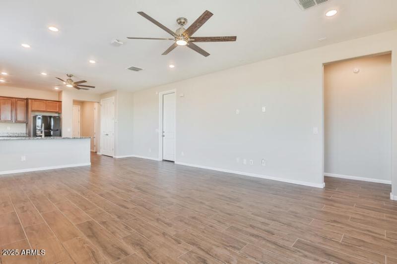 002-photo-living-room-11880947