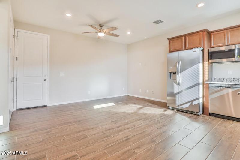 003-photo-dining-room-11880938