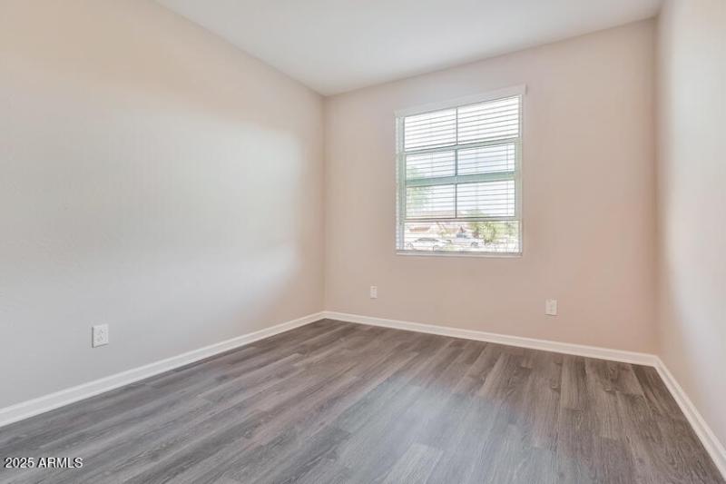 012-photo-bedroom-11880943