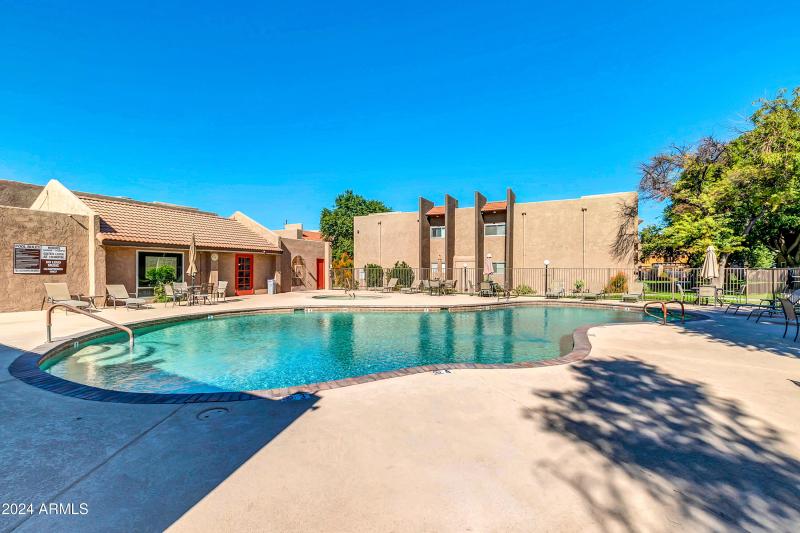 5525 E Thomas Rd Community-7