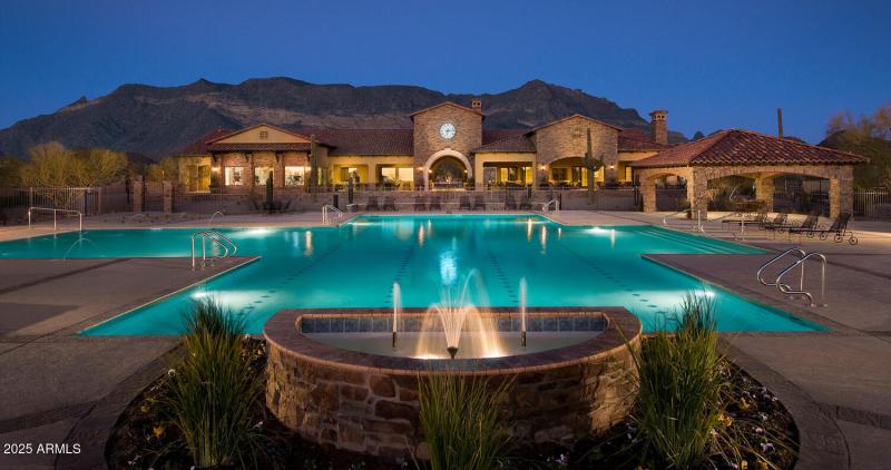 mb_01_Rear_from_Pool