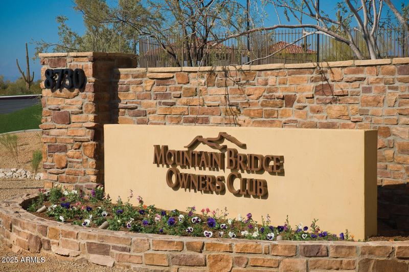 mb_09_Mountain_Bridge_Monument