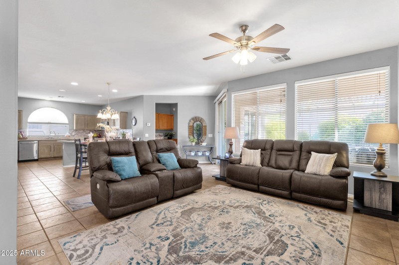 14-web-or-mls-4092-e-donato-dr