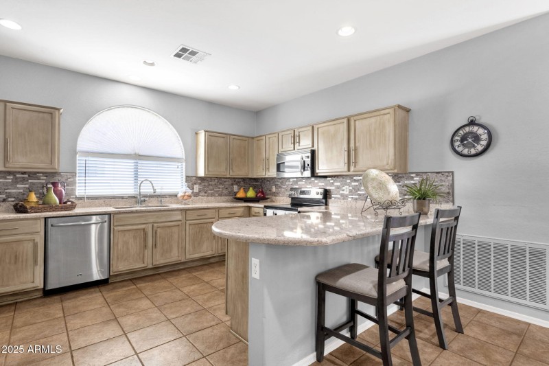 18-web-or-mls-4092-e-donato-dr