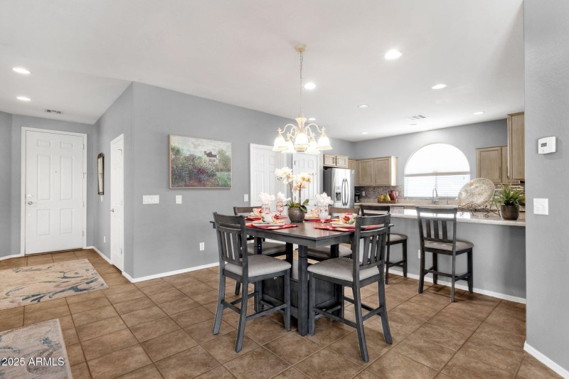 24-web-or-mls-4092-e-donato-dr