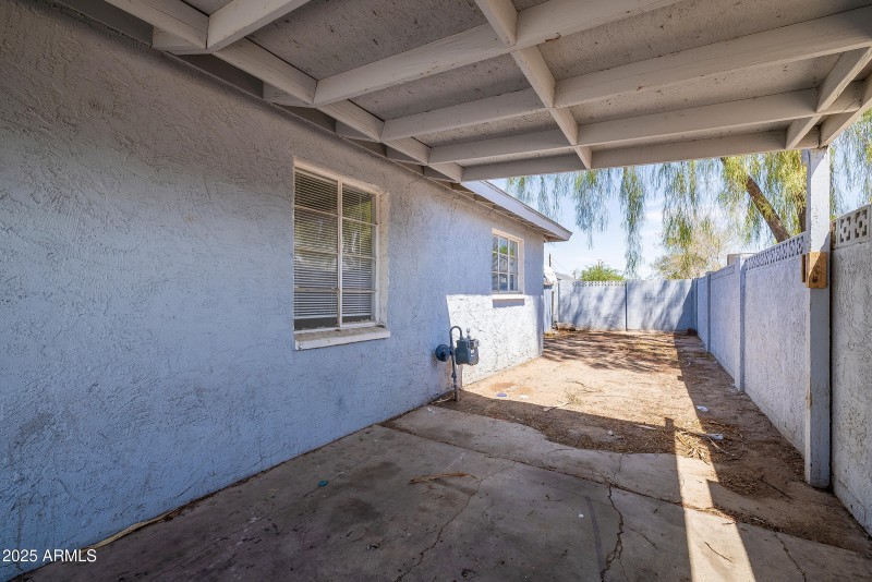 1442 E Polk St - Exterior 01