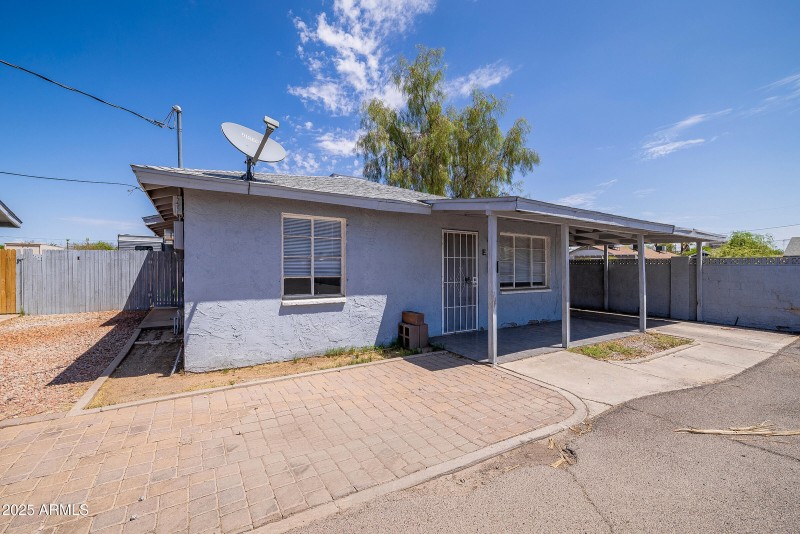 1442 E Polk St - Exterior 06