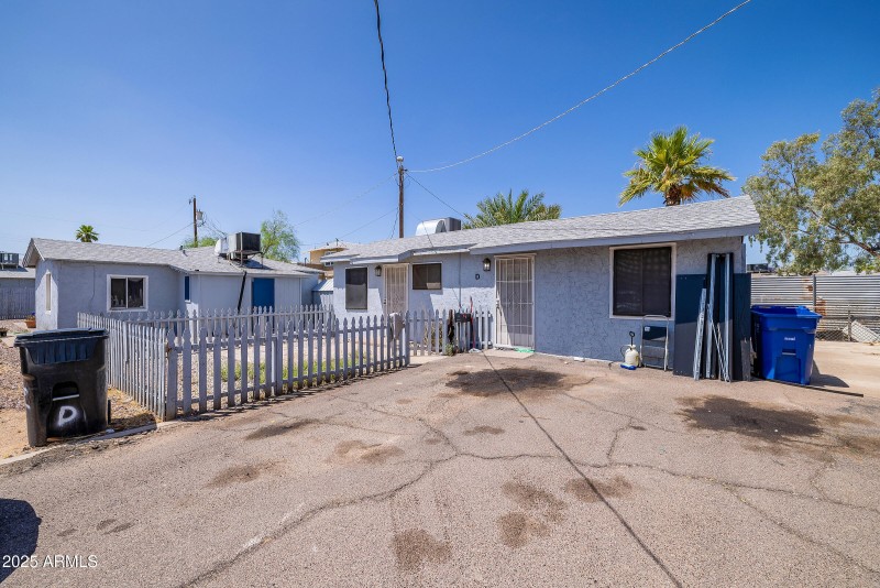 1442 E Polk St - Exterior 08