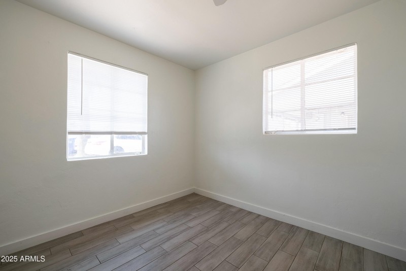 1442 E Polk St - Interior 01