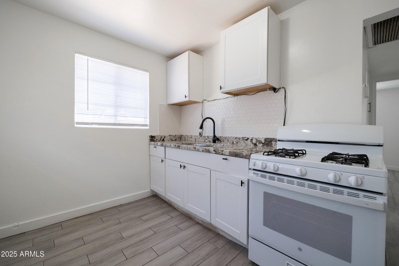 1442 E Polk St - Interior 05