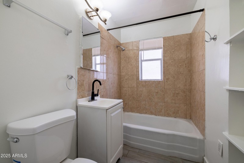 1442 E Polk St - Interior 07