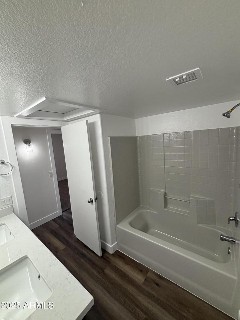 UPSTAIRS BATHROOM