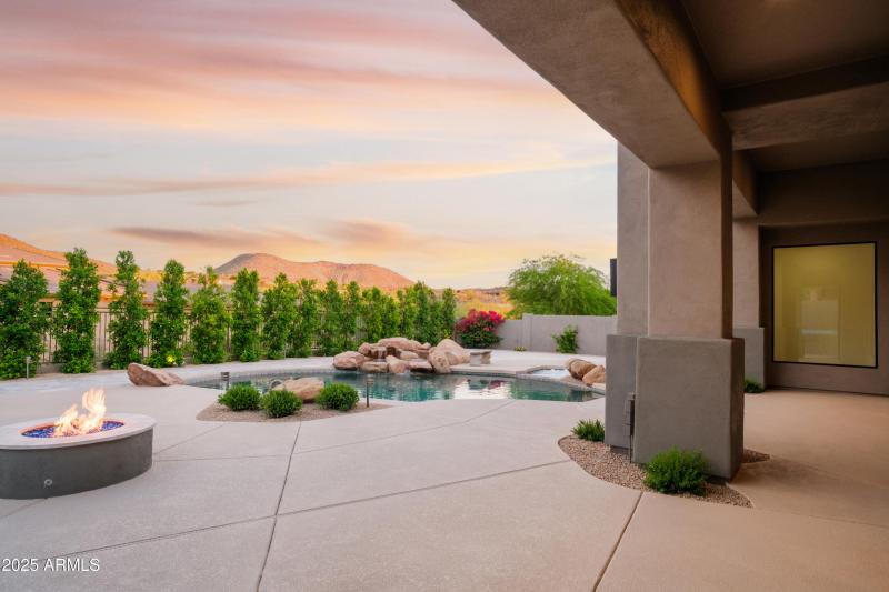 39_16065 N 111th Way