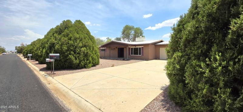 1004 East Mescal Drive