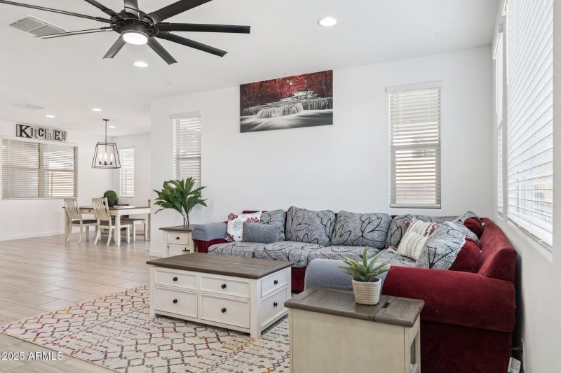 9-web-or-mls-12347-e-soloman-rd