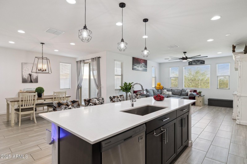 15-web-or-mls-12347-e-soloman-rd