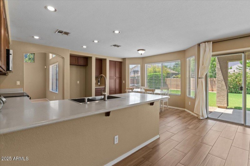 Kitchen and breakfast bar