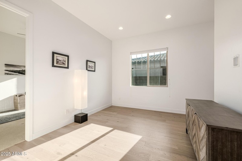 Separate flex room