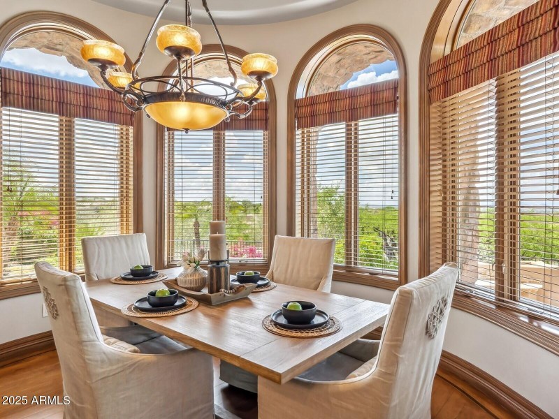 024_Sunlit Casual Dining