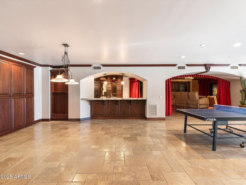 043_Game Room & Wet Bar
