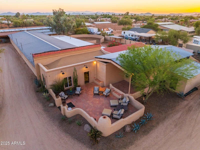 patio off main barns