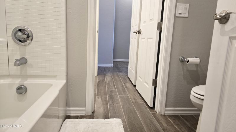 S6-Bathroom Jack & Jill