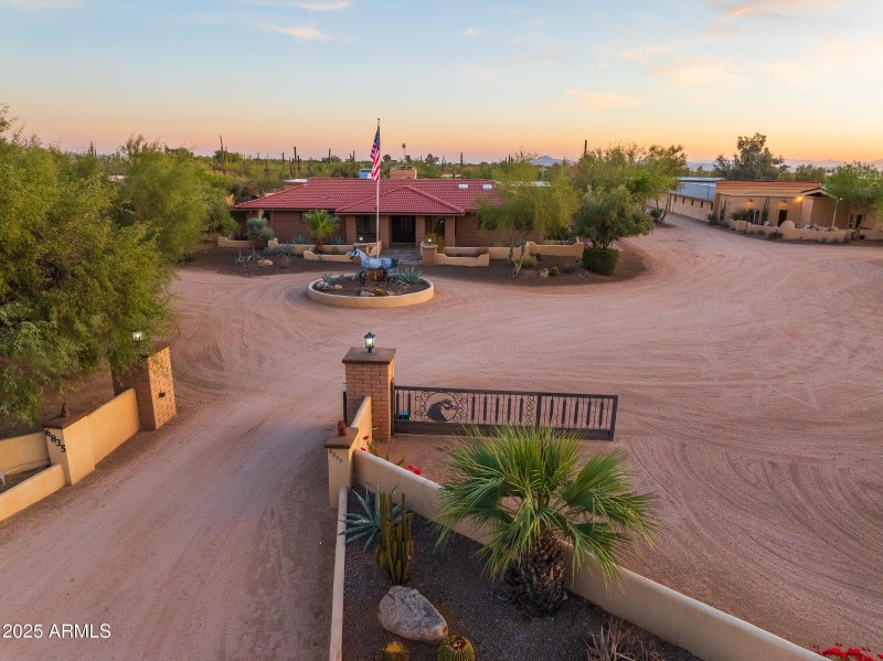 6835 E Peak View Rd-88