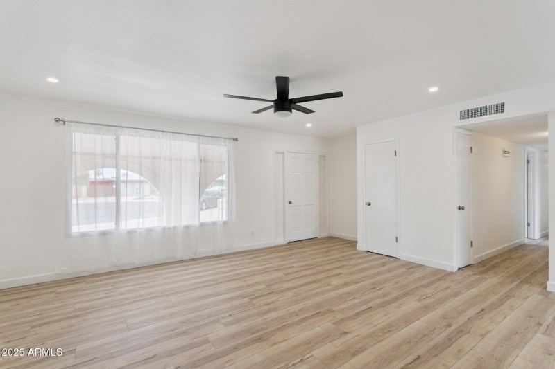 7-web-or-mls-18045-n-20th-ln