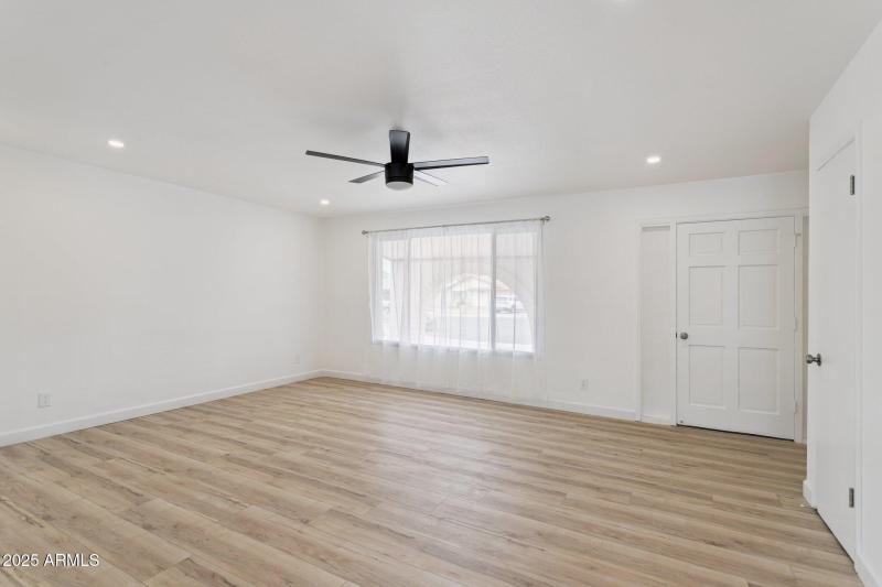 8-web-or-mls-18045-n-20th-ln