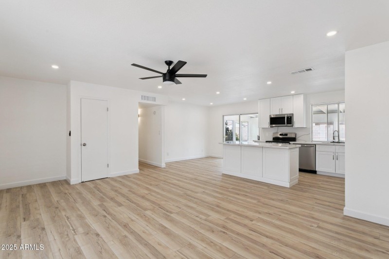 10-web-or-mls-18045-n-20th-ln