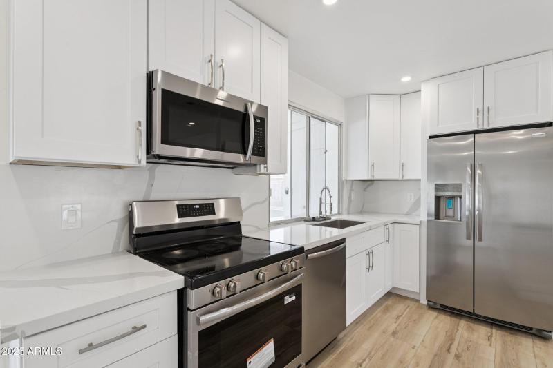 12-web-or-mls-18045-n-20th-ln