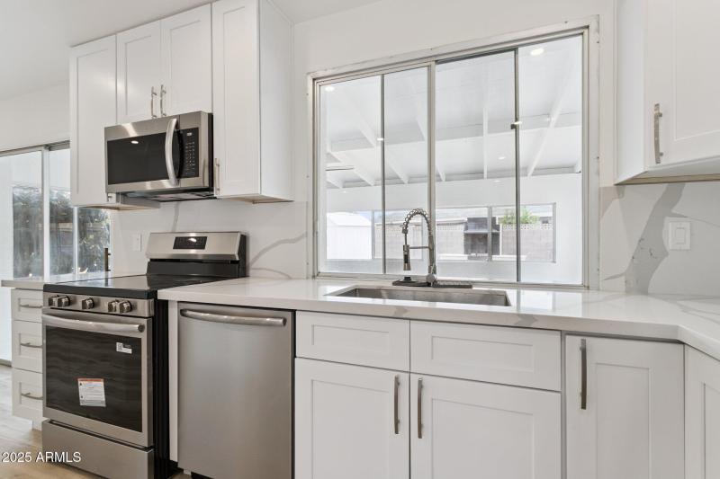 13-web-or-mls-18045-n-20th-ln