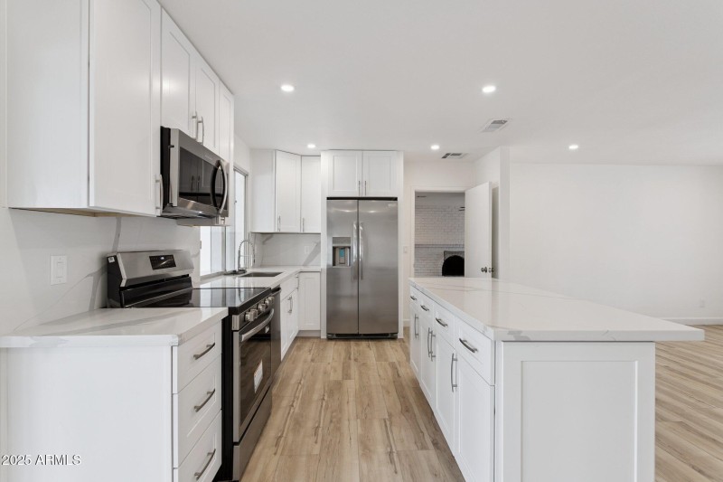 14-web-or-mls-18045-n-20th-ln