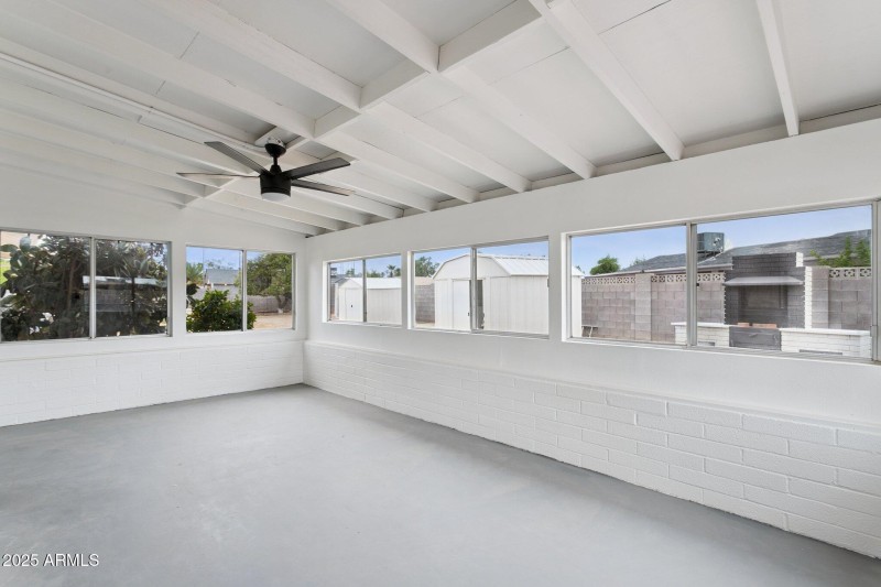 36-web-or-mls-18045-n-20th-ln