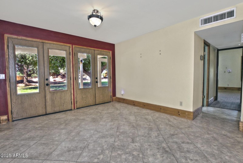 Dining Area-013-029-1494x1000